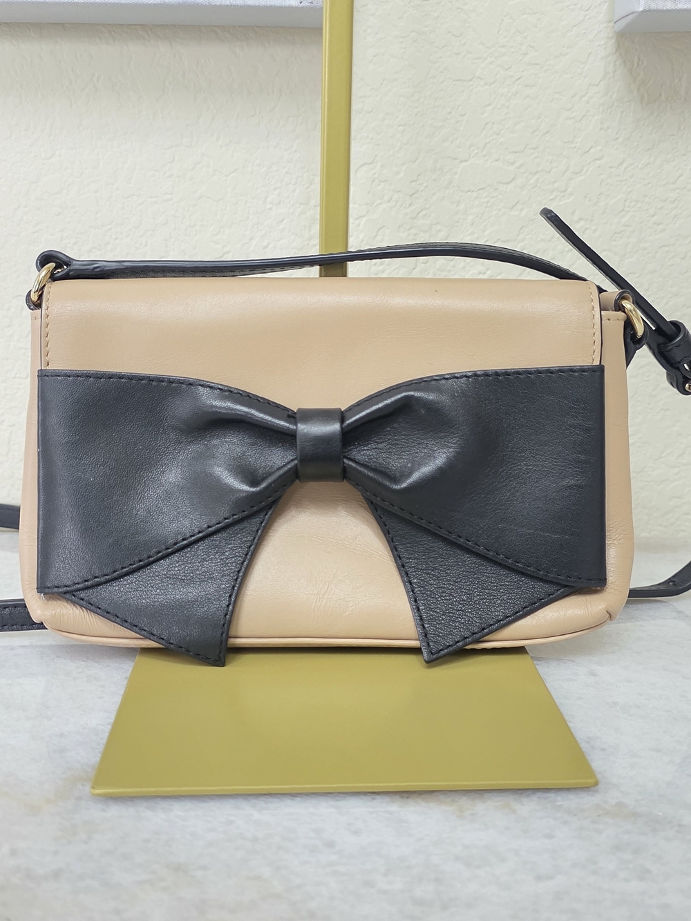 Kate Spade Hanover Street Aster Bow Crossbody Tan Black Leather Bag